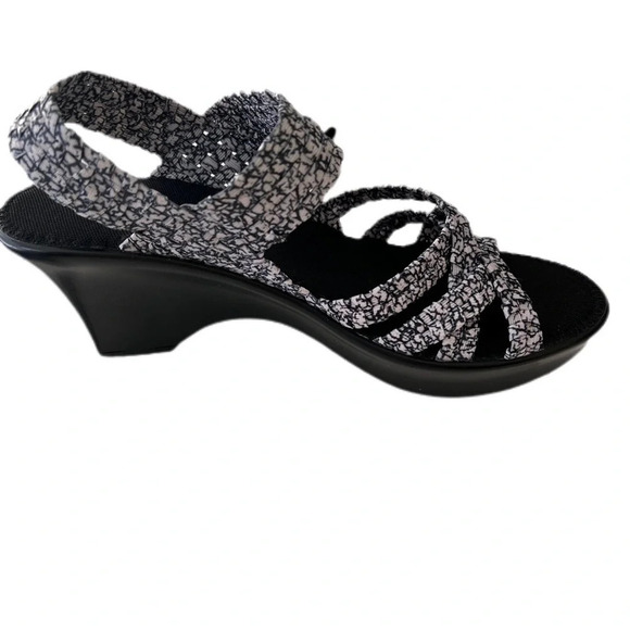 Steve Madden Torrist Woven Wedge Sandal, Blue/White, Size US 8.5. In box new - Picture 7 of 11